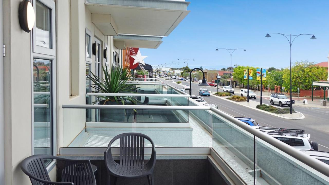 Semaphore Splash Apartments Port Adelaide Esterno foto