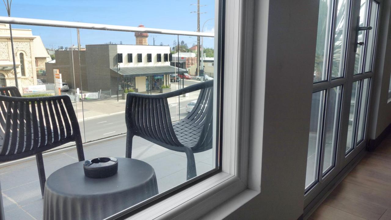 Semaphore Splash Apartments Port Adelaide Esterno foto