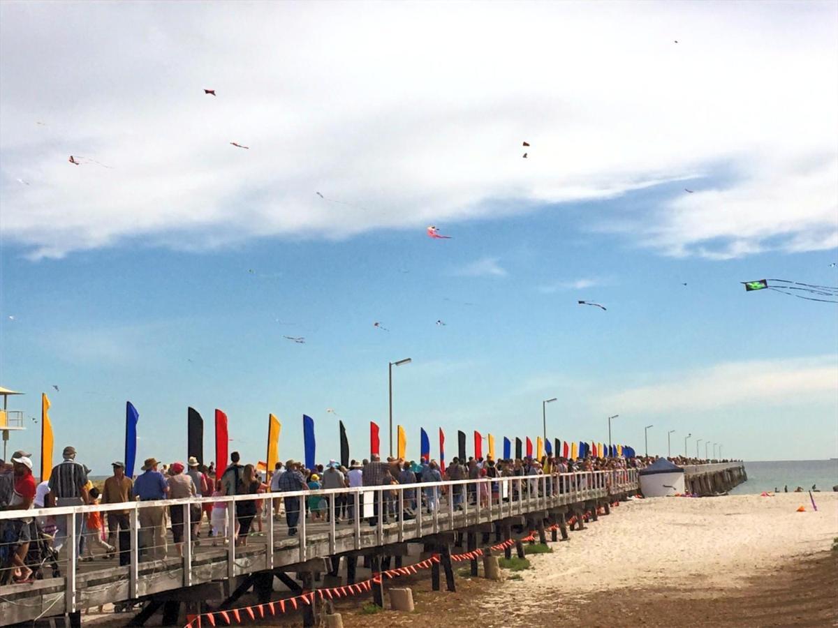Semaphore Splash Apartments Port Adelaide Esterno foto