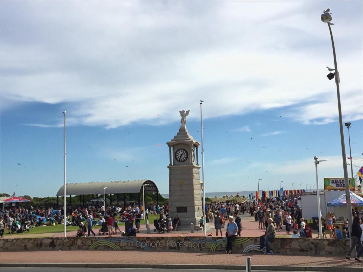 Semaphore Splash Apartments Port Adelaide Esterno foto
